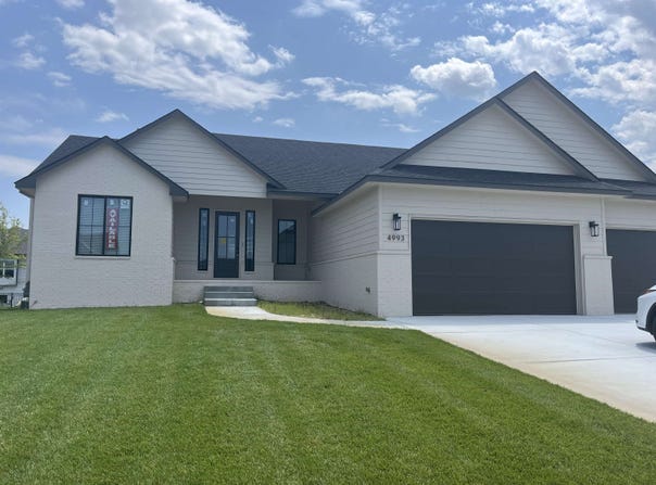 4993 Emerald Ct, Maize, KS 67101