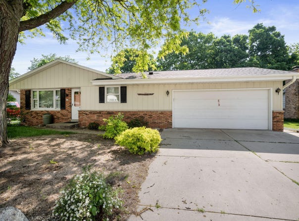 735 Sheridan Dr, West Bend, WI 53095