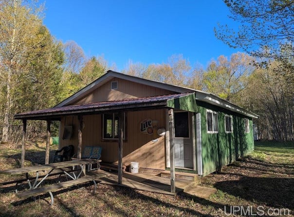 Algomah Road, Mass City, MI 49948