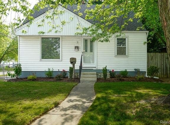 26340 Chippendale Street, Roseville, MI 48066