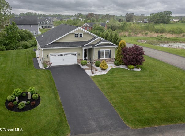2 Julia Circle, Halfmoon, NY 12118
