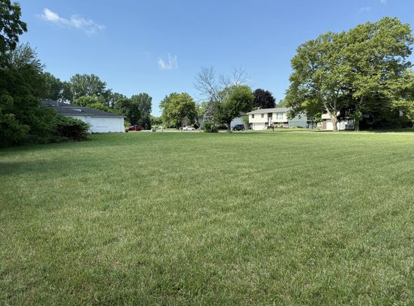 6033 Taft Place, Merrillville, IN 46410