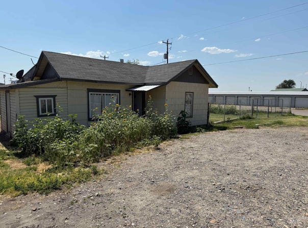 2 E Bates, Parma, ID 83660