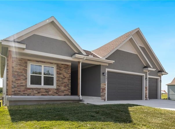 17509 Greyhawke Ridge, Smithville, MO 64089