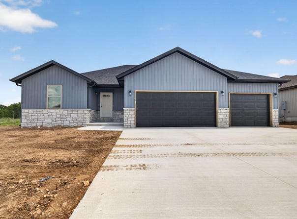 422 Beavertail Road, Ash Grove, MO 65604