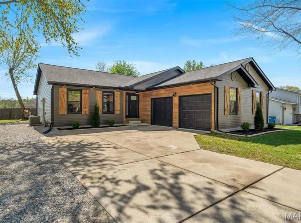 219 Woodland Drive, Edwardsville, IL 62025