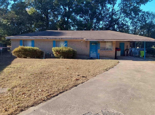 1218 S Long Street, Stuttgart, AR 72160