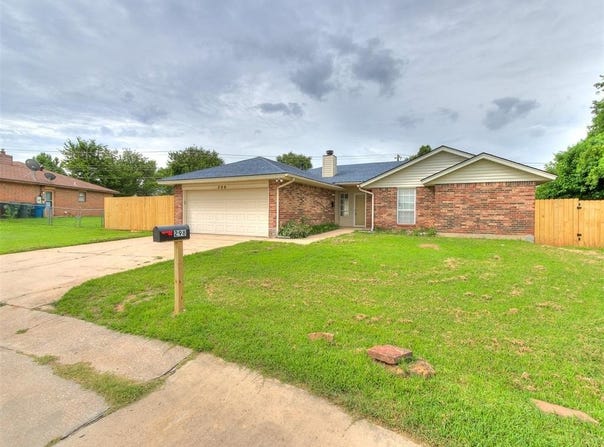 298 Windsor Way, Midwest City, OK 73110