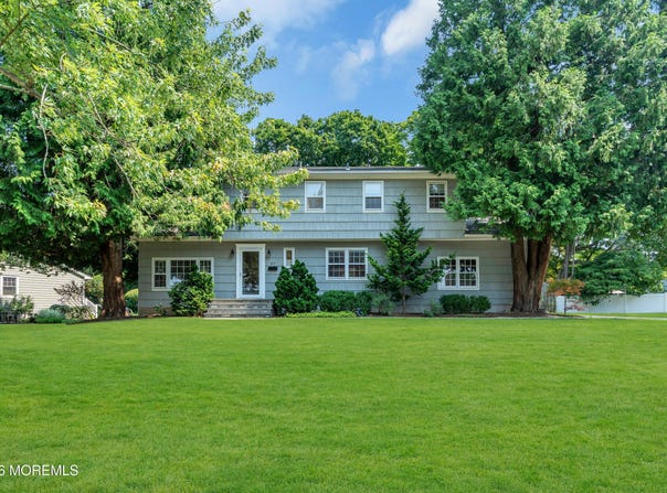 27 Circle Lane, Little Silver, NJ 07739