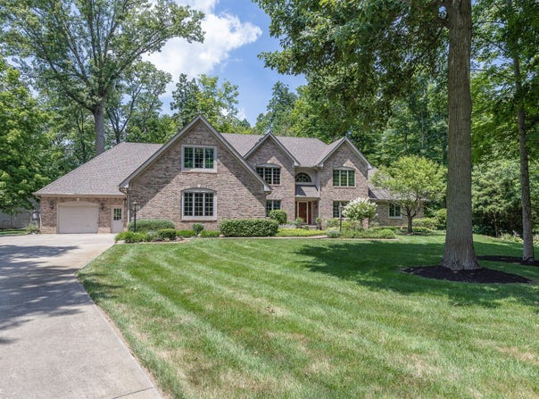 1112 N Dogwood Way, Greenfield, IN 46140