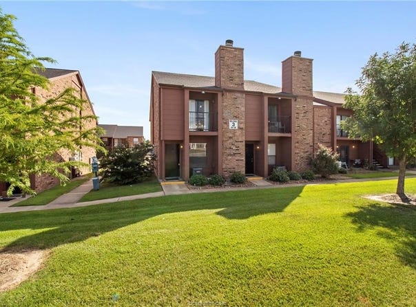 904 University Oaks, College Station, TX 77840