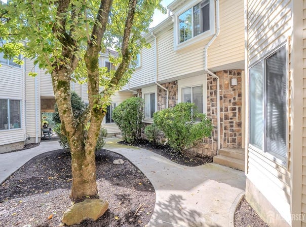 1088 Schmidt Lane, North Brunswick, NJ 08902