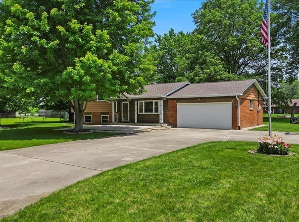 11054 N Shelby 490 W, New Palestine, IN 46163