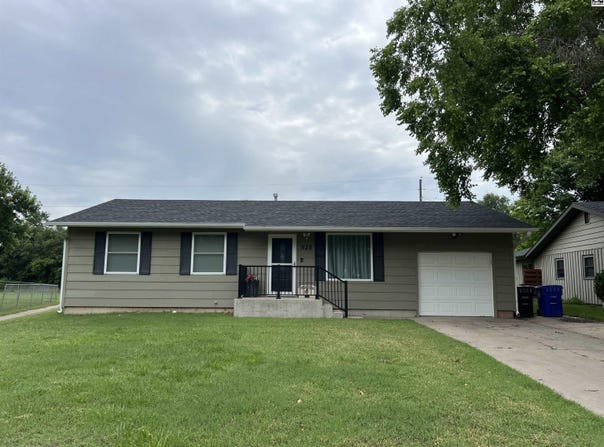 920 Sycamore Pl, McPherson, KS 67460