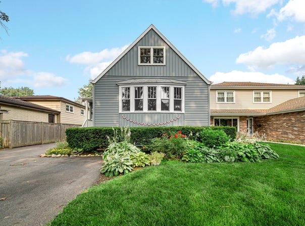 856 Margret Street, Des Plaines, IL 60016
