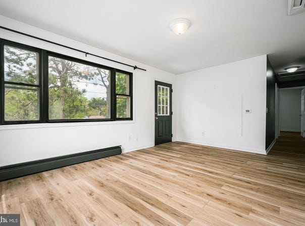 413 D STREET, MOUNTAIN LAKE PARK, MD 21550