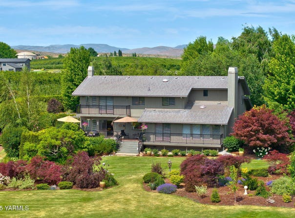7610 Scenic Dr, Yakima, WA 98908