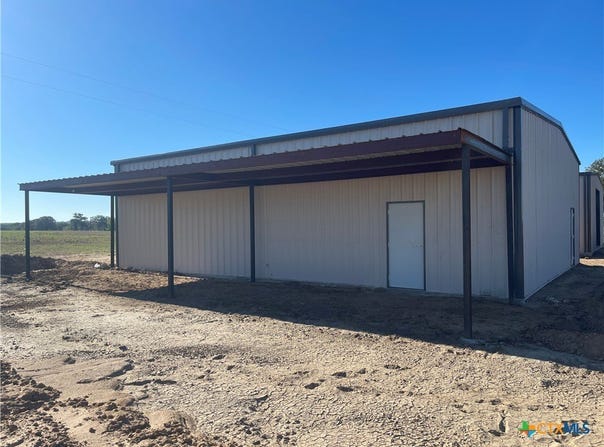 1080 Whisper Road, Luling, TX 78648