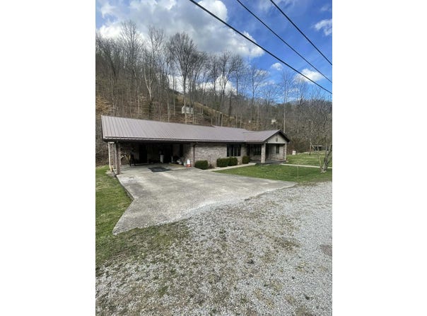 867 Highway 1148, Isom, KY 41824