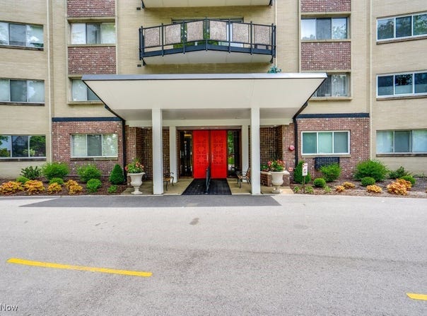 255 N Portage Path unit: 213, Akron, OH 44303