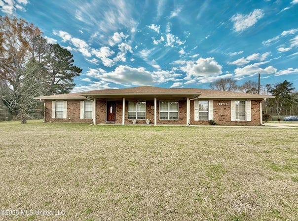 1068 E Gallman Road, Hazlehurst, MS 39083