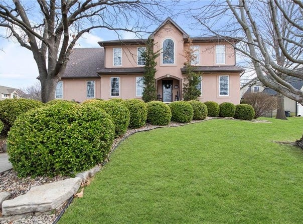 2800 SW Twincreek Court, Blue Springs, MO 64015