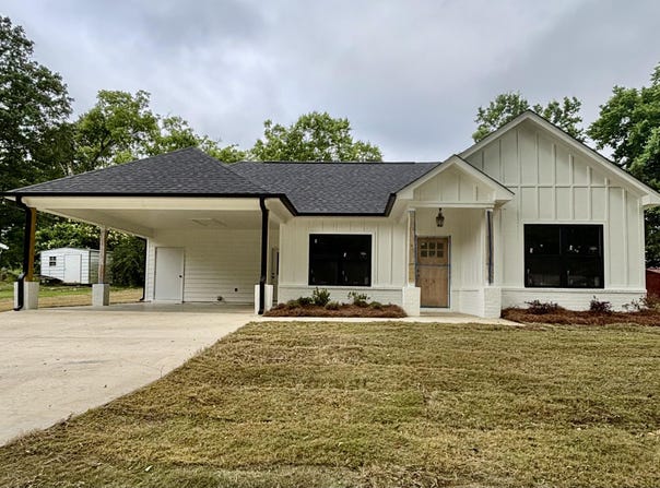 63 Clay St, West Point, MS 39773