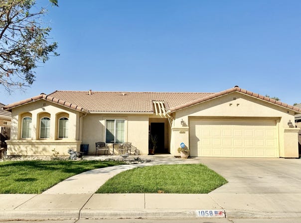 1058 W Canyon Way, Hanford, CA 93230
