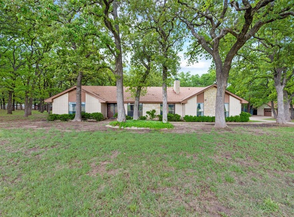 460 J E Woody Road, Springtown, TX 76082