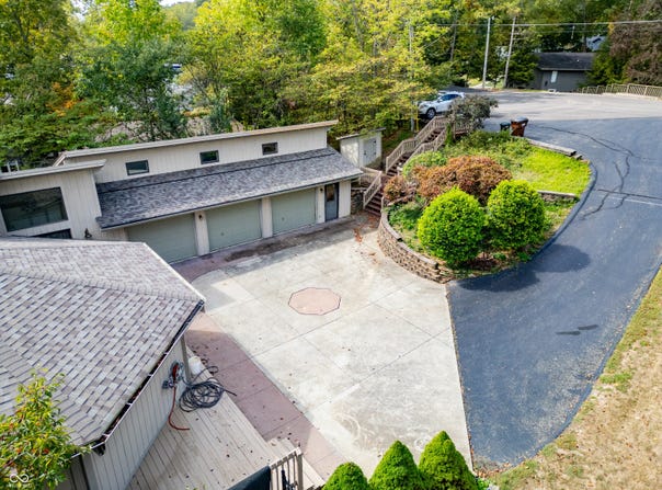 4161 S Summit Lane, Columbus, IN 47201