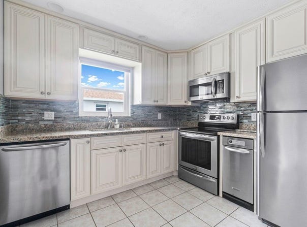 1205 S Lakes End Drive, Fort Pierce, FL 34982
