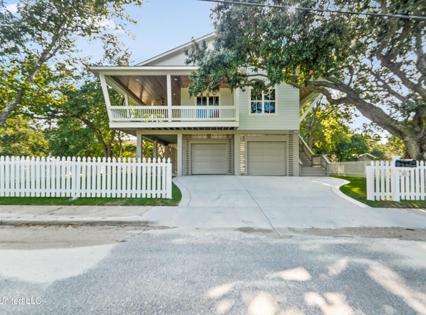 223 Clark Avenue, Pass Christian, MS 39571