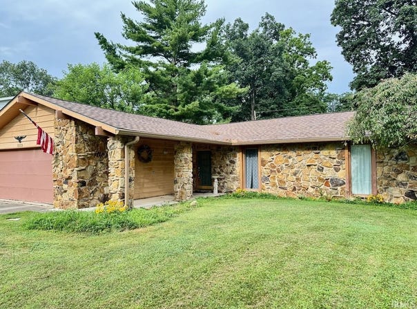 1009 S Buckingham Road, Yorktown, IN 47396