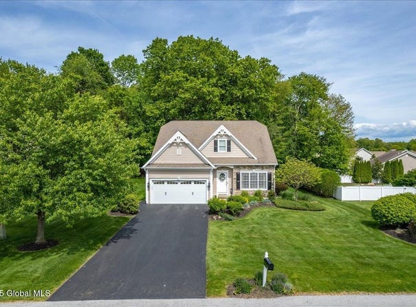 7 Brighton Drive, Clifton Park, NY 12065