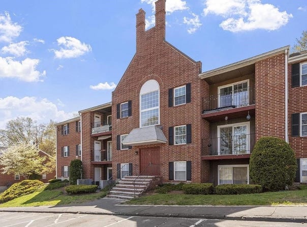 7 Louisburg Square, Nashua, NH 03060