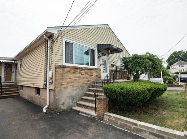 17 Lantern Rd, Revere, MA 02151