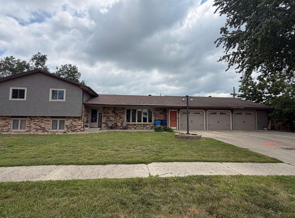 114 N 6th Ave, Sheldon, IA 51201