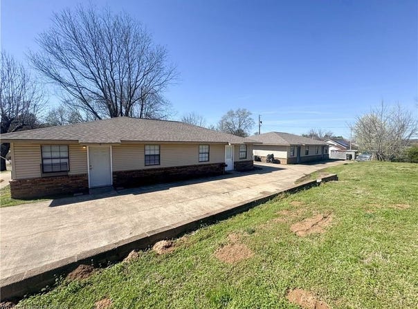 1002 Falconer ST, Charleston, AR 72933