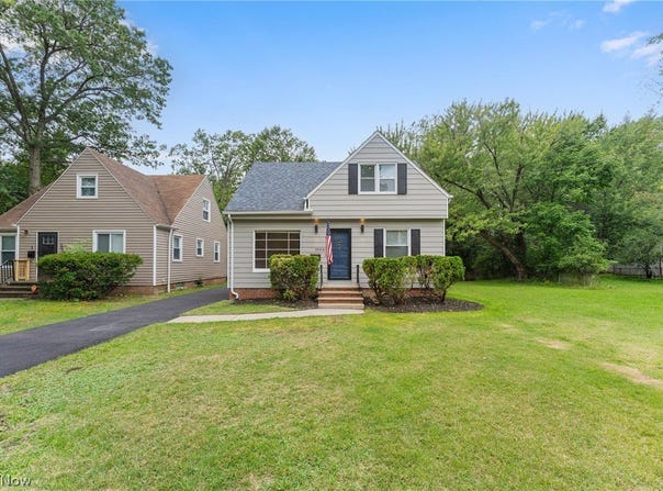 1004 Woodview Road, Cleveland Heights, OH 44121
