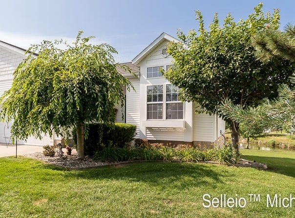 2520 E Turning Leaf Way, Fruitport, MI 49415