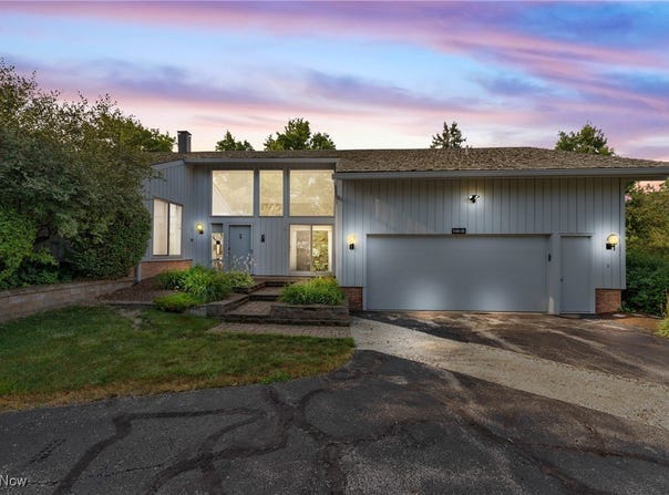540 Ridgeway Drive, Aurora, OH 44202