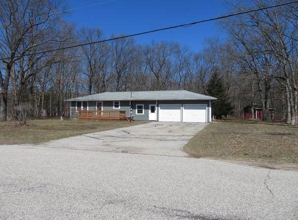 606 Wall Street, Eastlake, MI 49626