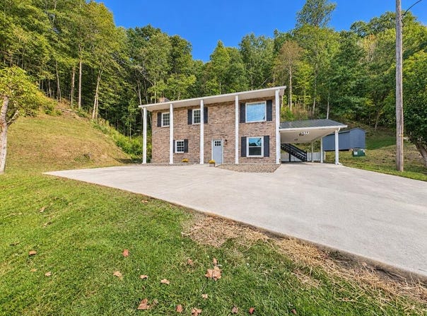 637 William Henry Dixon Blvd, Paintsville, KY 41240