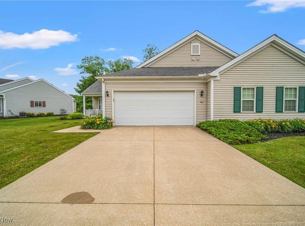 10707 Crossings Drive, Aurora, OH 44202