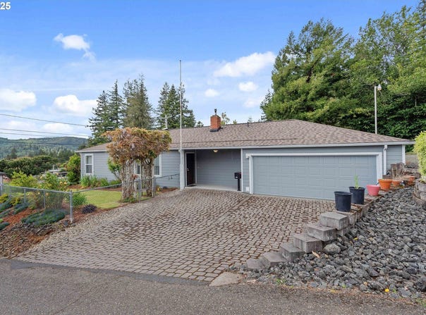 808 E 14TH ST, Coquille, OR 97423