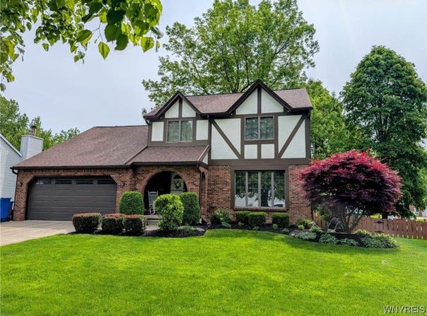 23 Grasspointe Drive, Amherst, NY 14228