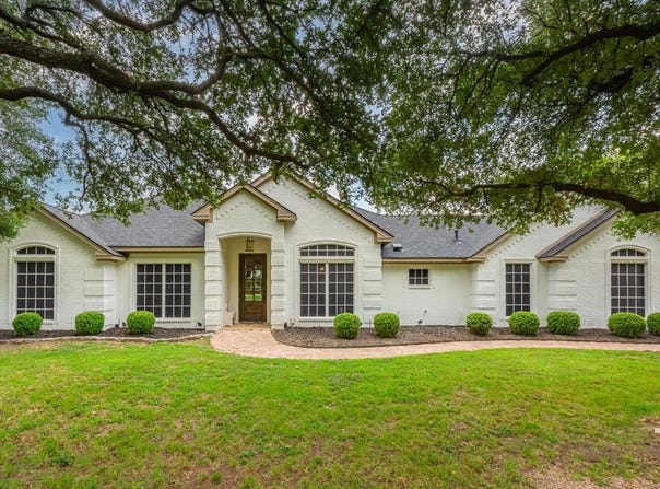 1151 Parkway Lane, Pilot Point, TX 76258