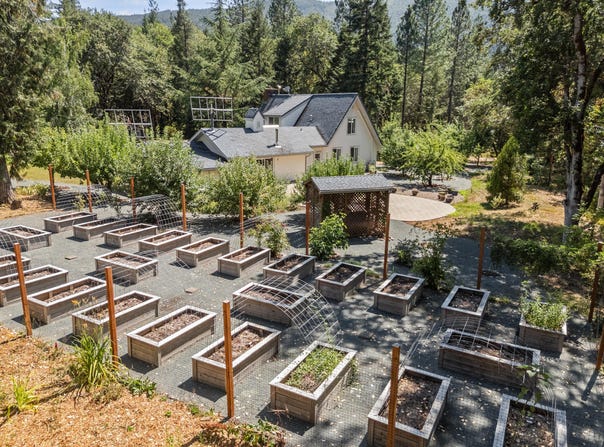 3806 Jumpoff Joe Creek Road, Grants Pass, OR 97526