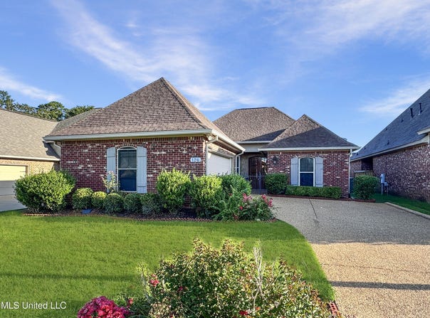 126 Asbury Square, Pearl, MS 39208