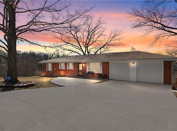 904 E Golf Hill Drive, Excelsior Springs, MO 64024